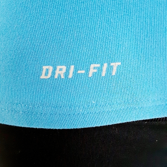 *SOLD* Nike Dri-Fit Reflective Runners Tank - Picture 5 of 6